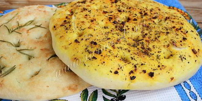 Рецепт фокачча тонкая с ароматными травами