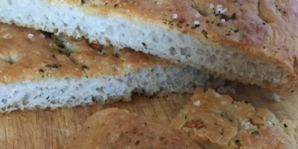 Рецепт картофельная фокачча с томатами и чесноком