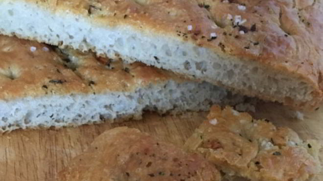 Рецепт Фокачча тонкая с чесноком