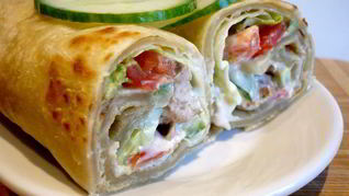 Рецепт Индийская лепешка с куриной колбаской и овощами