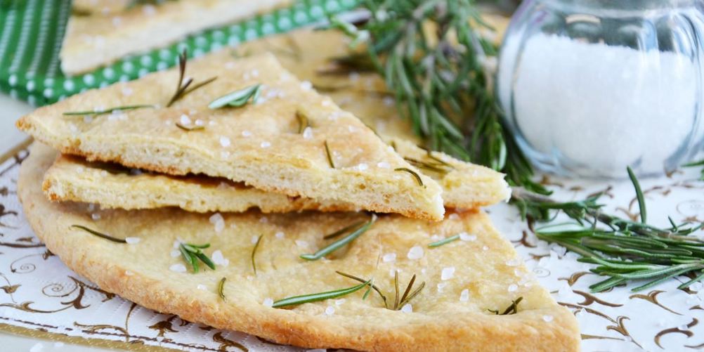 Рецепт итальянская фокачча с сыром и маслинами