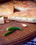 Лепешка из творожного теста с сыром и зеленью