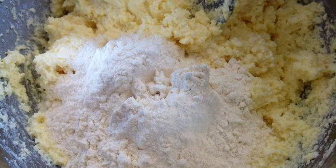 Рецепт лепешка из творожного теста с сыром и зеленью