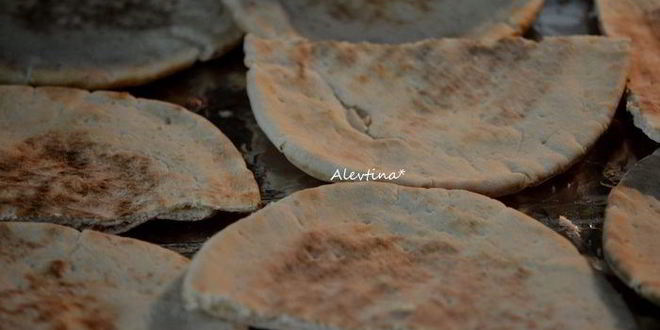 Рецепт лепешка с курицей и соусом из авокадо