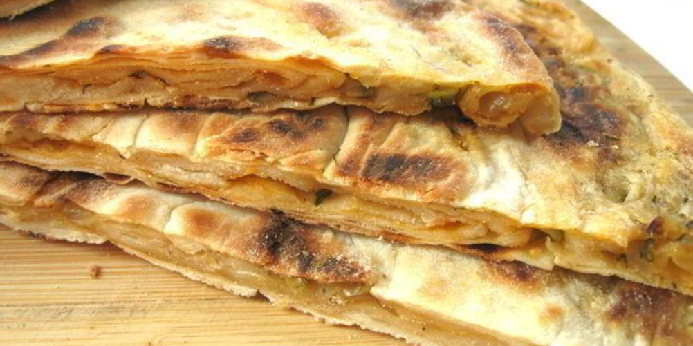 Рецепт луковая фокачча с оливками и красным вином