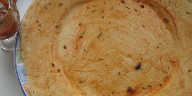 Рецепт лепешка с оливками, луком и томатным соусом