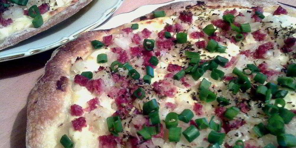 Как приготовить лепешки из пресного теста с беконом