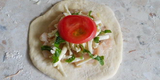 Рецепт лепешки с куриным фаршем и брынзой