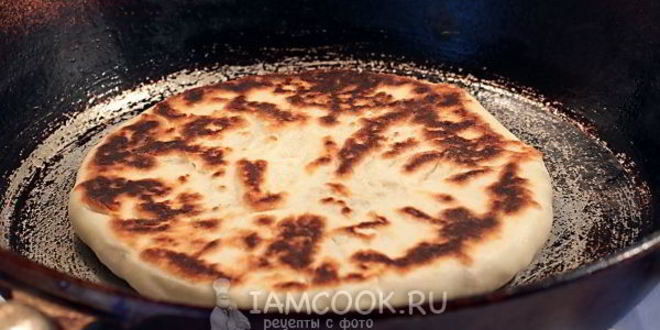 Рецепт лепешки с начинкой из риса и яйца