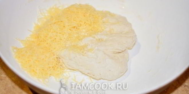 Рецепт лепешки с сыром и колбасой на сковороде