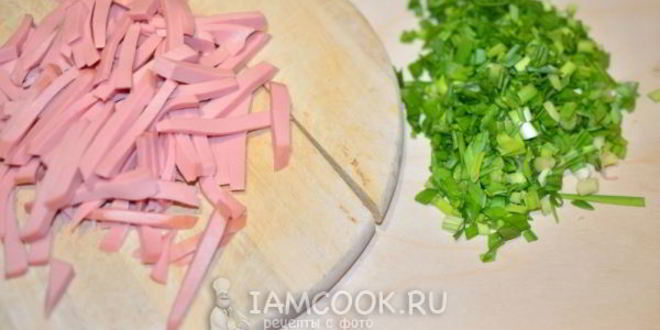 Рецепт лепешки с сыром и колбасой на сковороде