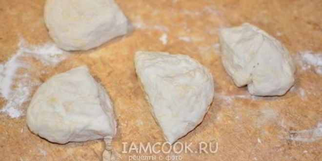 Рецепт лепешки с сыром и колбасой на сковороде