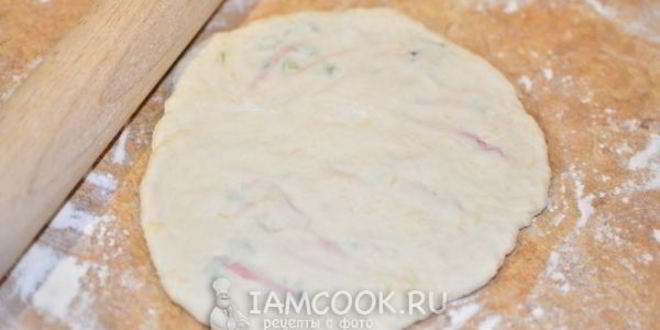 Рецепт лепешки с сыром и колбасой на сковороде
