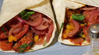 Рецепт Лепешки с тыквой, острой колбасой и маринованным луком