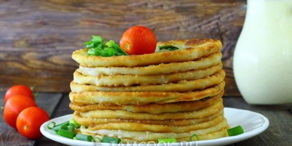 Рецепт лепешки с луком на сковороде