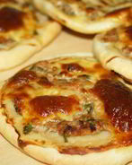 Лепешки со свининой и сыром