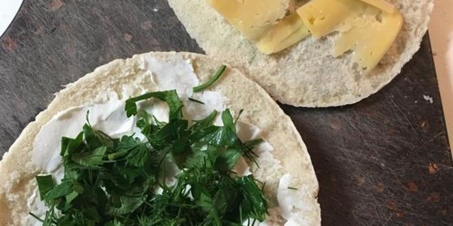 Рецепт пита с курицей, сыром и овощами