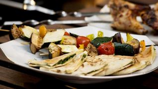 Рецепт Питы с сырома сулугуней и травами и овощных шашлычков