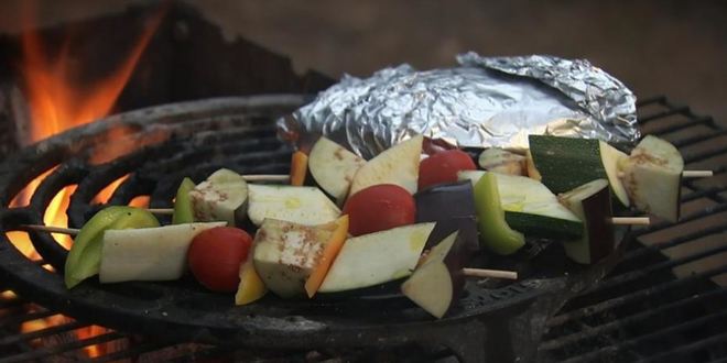 Рецепт пита с сыром сулугуни и травами и овощные шашлычки