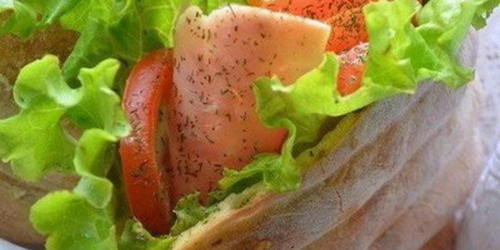 Как приготовить пита с ветчиной, овощами и кукурузой