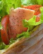 Пита с ветчиной, овощами и кукурузой