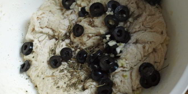 Рецепт пряная фокачча с маслинами
