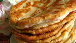 Рецепт Сырные лепешки с грибами и ветчиной