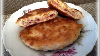 Рецепт Сырные лепешки с ветчиной за 15 минут