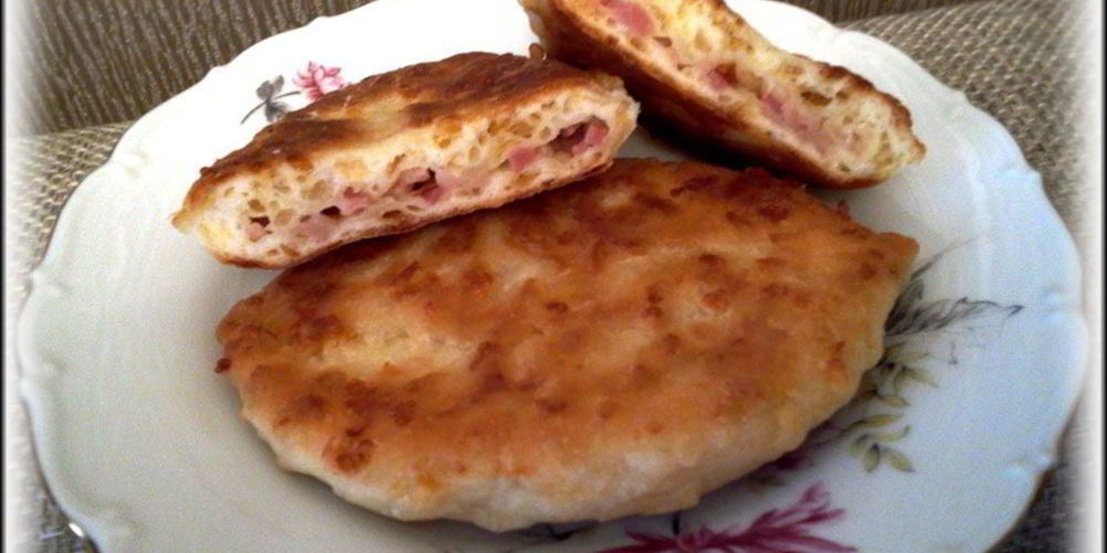 Как приготовить сырные лепешки с ветчиной за 15 минут
