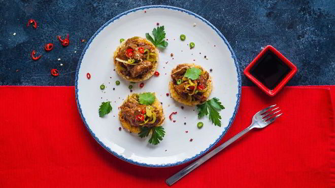 Рецепт Тушеная курица с хрустящими рисовыми лепешками