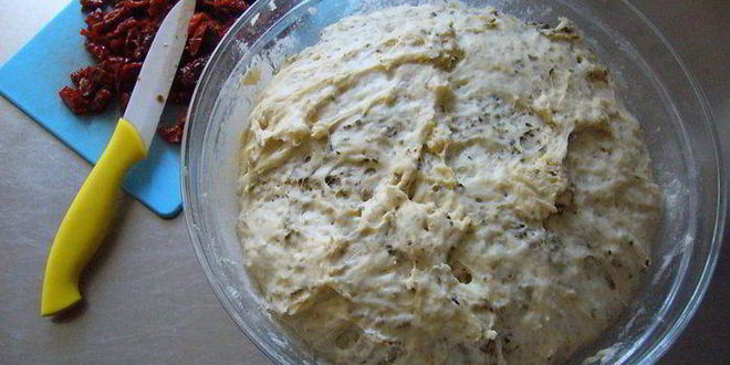 Рецепт воздушная фокачча с томатами и оливками