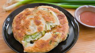 Рецепт Жареных лепешек с зеленыма лукома