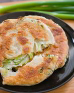 Жареные лепешки с зеленым луком