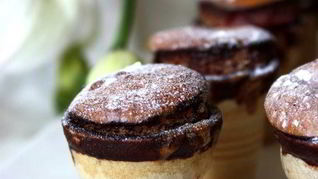 Рецепт Бананово-клубничные маффины в вафельных стаканчиках