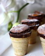 Бананово-клубничные маффины в вафельных стаканчиках