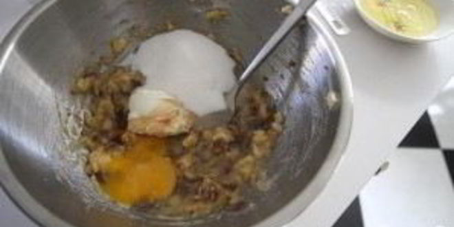 Рецепт банановые маффины с финиками и семечками