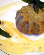 Маффины из печени с яблочно-мятным соусом