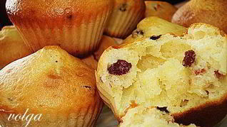 Рецепт Маффины на сметане с курагой и изюмом