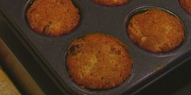 Рецепт маффины с апельсиновым соком, орехами и курагой