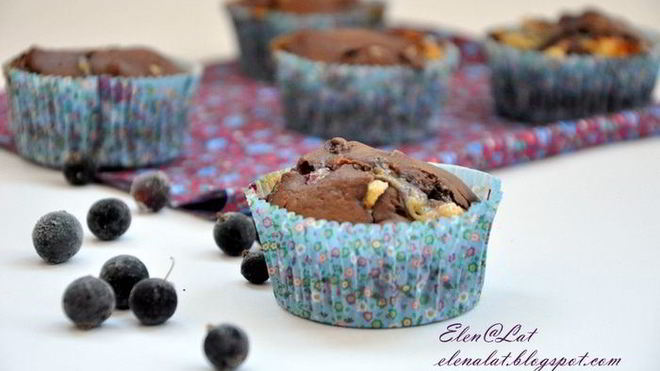 Рецепт Маффины с черной смородиной и белым шоколадом