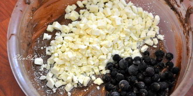 Рецепт маффины с черной смородиной и белым шоколадом