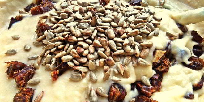 Рецепт маффины с финиками и семечками