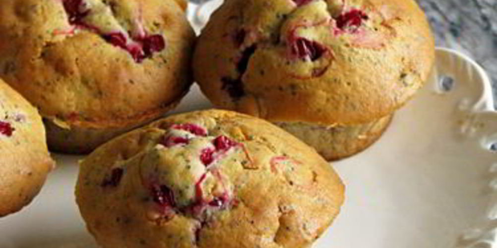 Как приготовить маффины с красной смородиной и маком