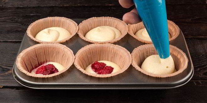 Рецепт маффины с малиной и черникой