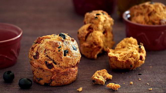 Рецепт Маффины с маслинами и вялеными помидорами