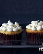 Маффины с персиками и сливочной глазурью