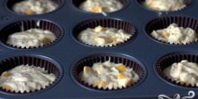 Рецепт маффины с персиками и сливочной глазурью