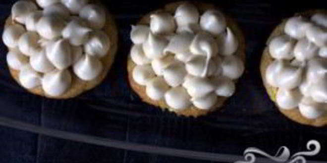 Рецепт маффины с персиками и сливочной глазурью