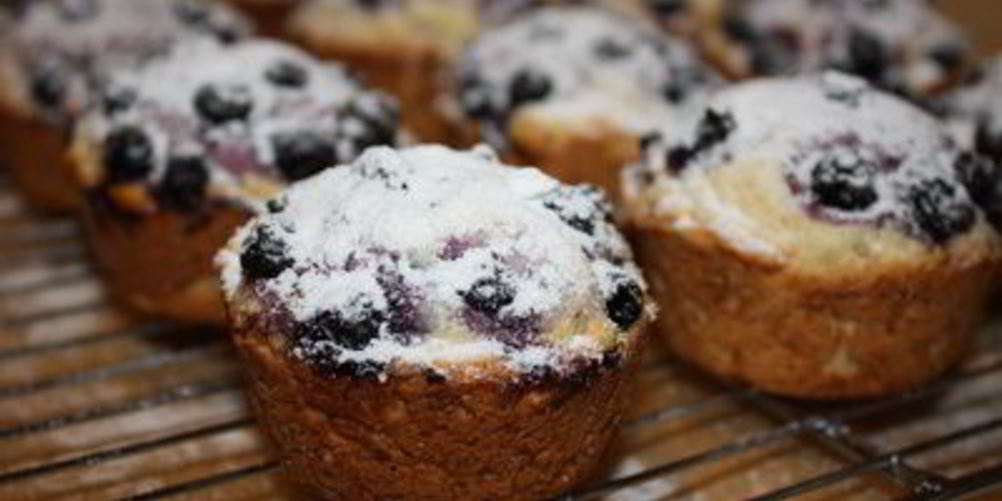 Рецепт маффины с черной смородиной и белым шоколадом