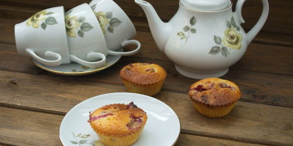 Рецепт шоколадные маффины с клубникой